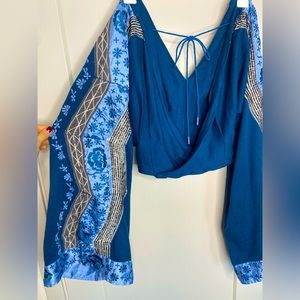Stunning Free People embroidered Bell sleeve crop top